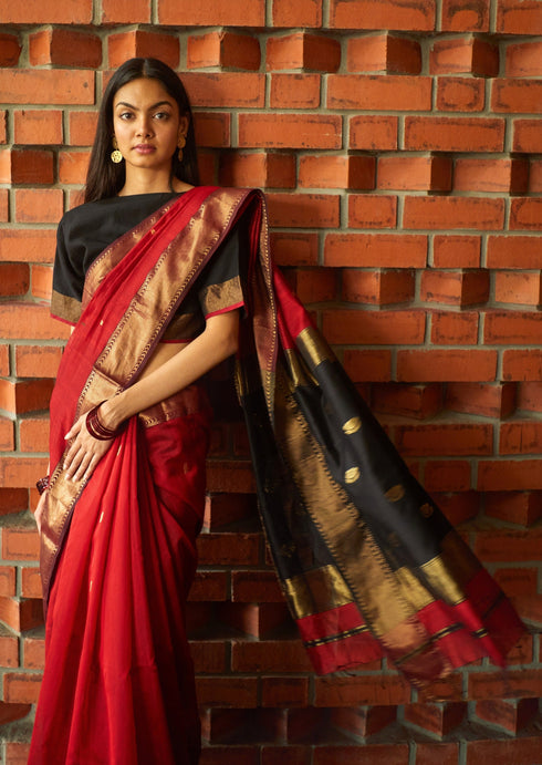Handwoven Silk Cotton Red Maheshwari  Saree